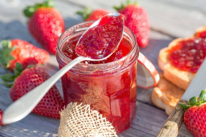 REVOLUTION CROSTATA FRAGOLA 400G